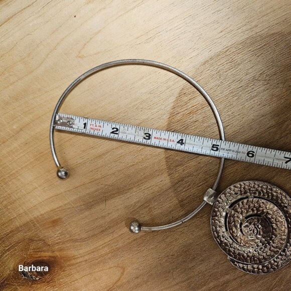 Handmade Silvertone Hammered Patina Spiral Pendant Open Choker Necklace - Picture 5 of 5